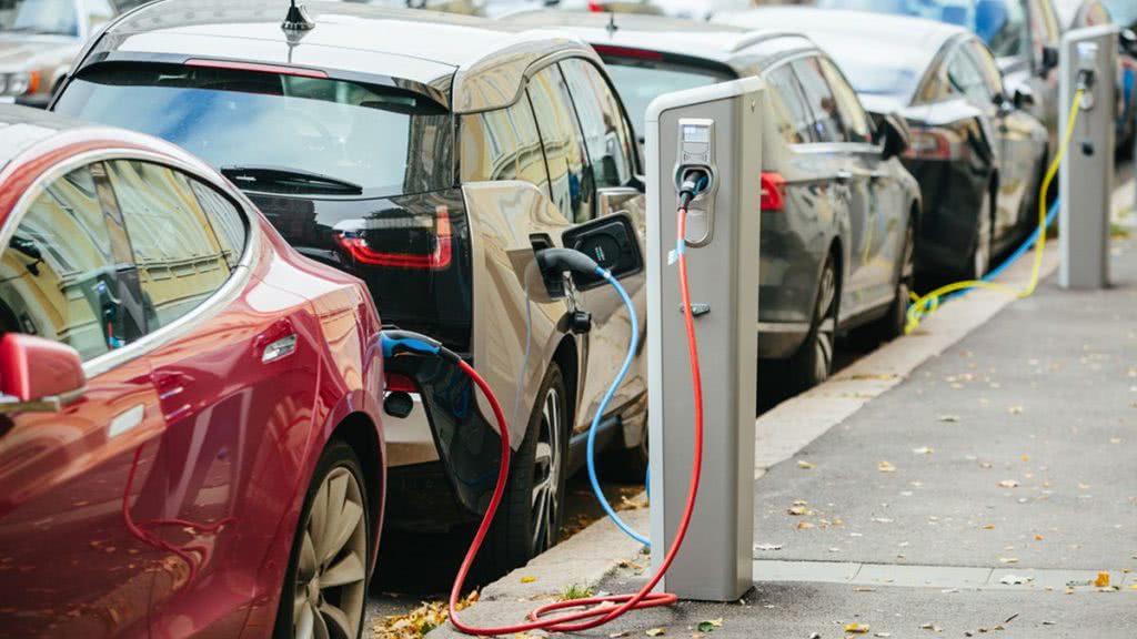 國家開始鼓勵用你的電動汽車賺錢了 要不要干？