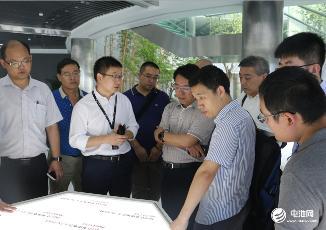 中國鋰電新能源產(chǎn)業(yè)鏈調(diào)研團(tuán)一行參觀微宏動力 中國鋰電新能源產(chǎn)業(yè)鏈調(diào)研團(tuán)一行參觀微宏動力