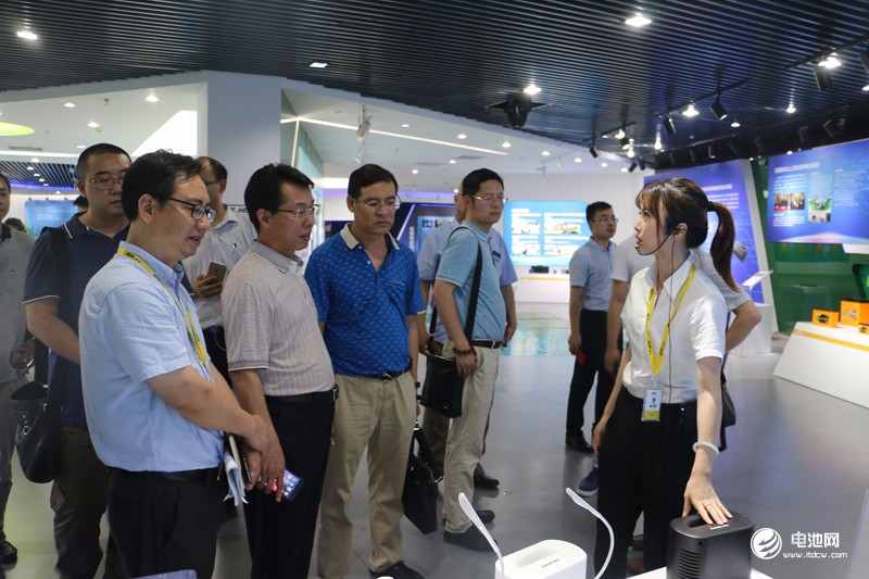 中國鋰電新能源產業鏈調研團一行參觀超威集團 中國鋰電新能源產業鏈調研團一行參觀超威集團