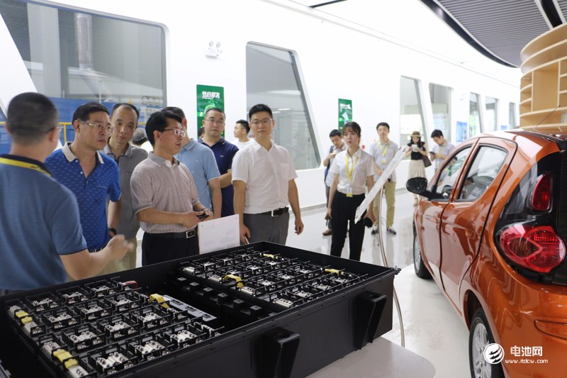 中國鋰電新能源產業鏈調研團一行參觀超威集團 中國鋰電新能源產業鏈調研團一行參觀超威集團