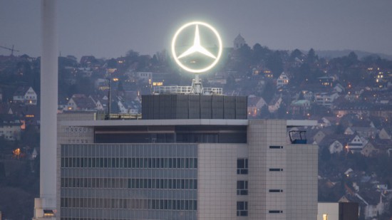 戴姆勒改造德國兩座工廠 新增電池產能