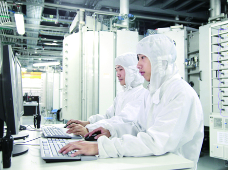 漢能薄膜發電上游業務突破 預計上半年收入同比增6倍 漢能薄膜發電上游業務突破 預計上半年收入同比增6倍