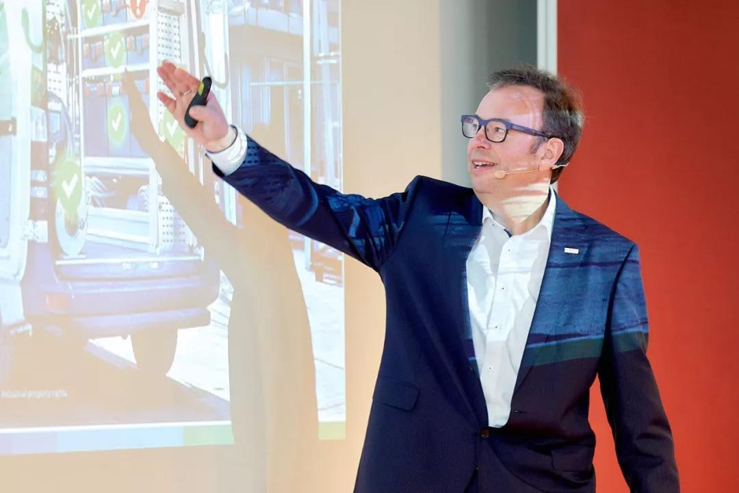 雷納?卡倫巴赫 (Rainer Kallenbach) 雷納?卡倫巴赫 (Rainer Kallenbach)