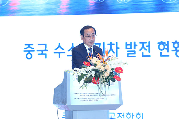 張進(jìn)華 張進(jìn)華