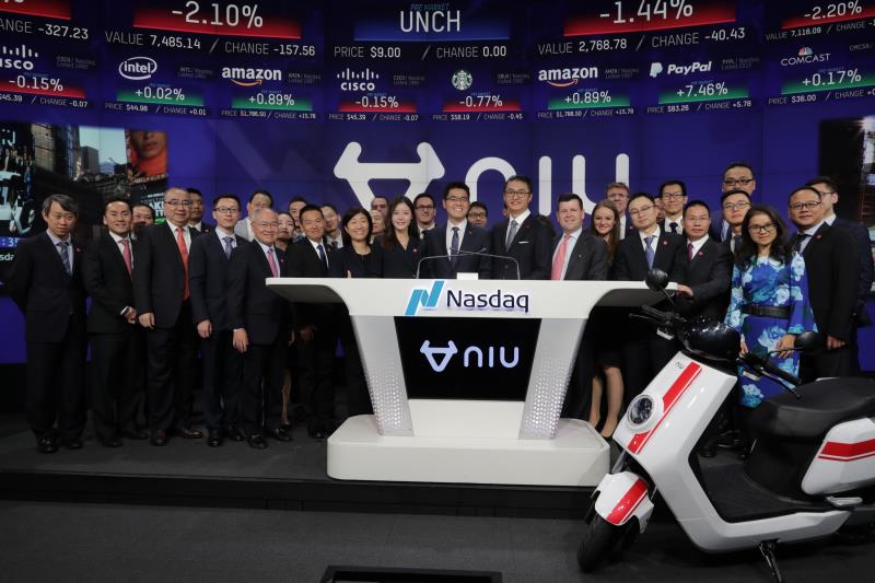 成立四年的小牛電動成功赴美IPO 創始人李一男親赴敲鐘現場