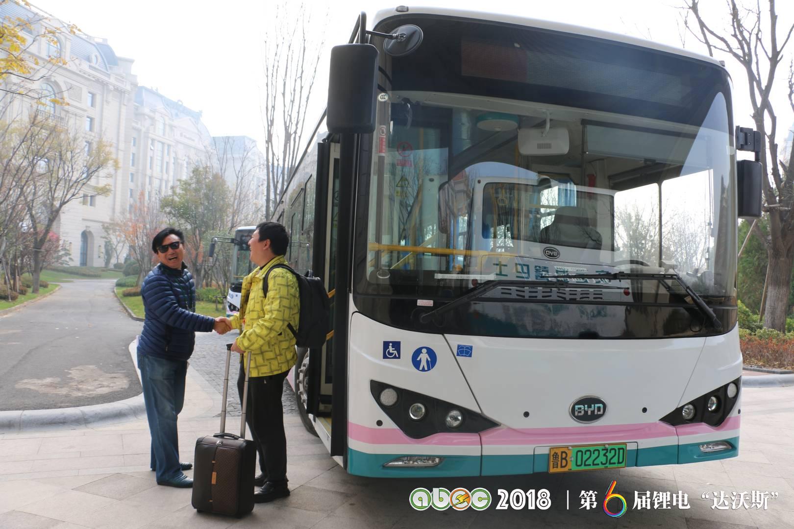 比亞迪助力ABEC2018|鋰電“達(dá)沃斯”組委會(huì)圓滿完成接送嘉賓任務(wù) 比亞迪助力ABEC2018|鋰電“達(dá)沃斯”組委會(huì)圓滿完成接送嘉賓任務(wù)
