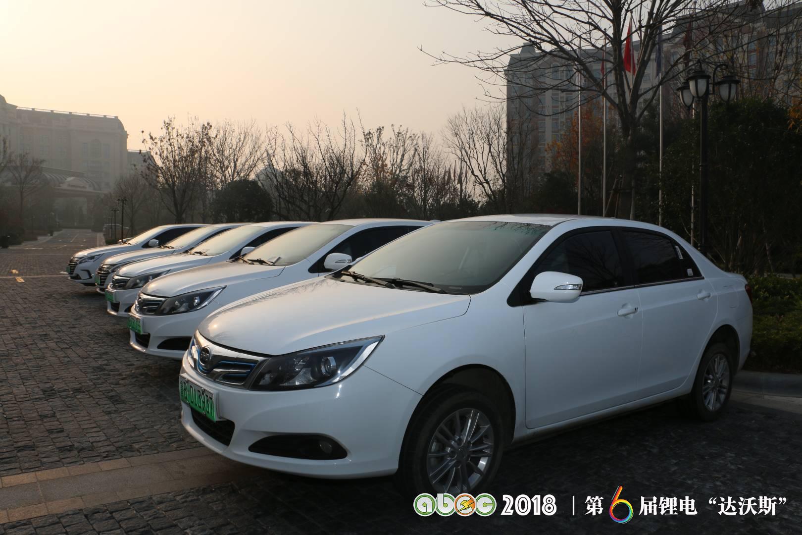 比亞迪助力ABEC2018|鋰電“達(dá)沃斯”組委會(huì)圓滿完成接送嘉賓任務(wù) 比亞迪助力ABEC2018|鋰電“達(dá)沃斯”組委會(huì)圓滿完成接送嘉賓任務(wù)