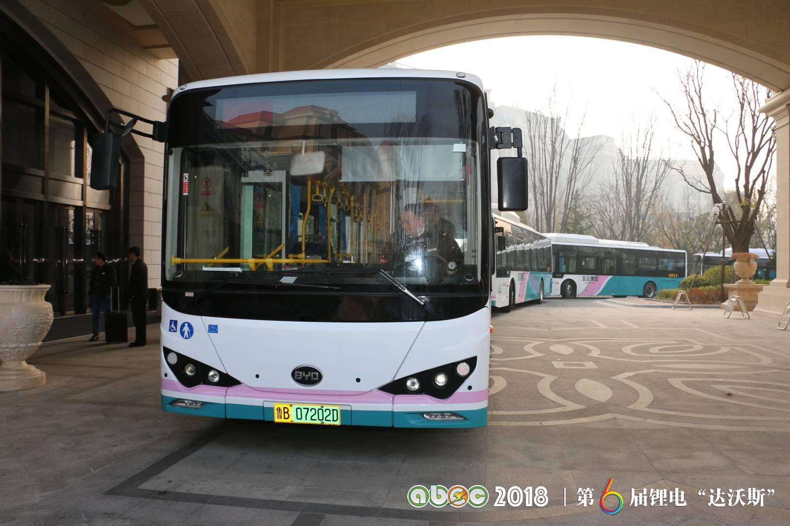 比亞迪助力ABEC2018|鋰電“達(dá)沃斯”組委會(huì)圓滿完成接送嘉賓任務(wù) 比亞迪助力ABEC2018|鋰電“達(dá)沃斯”組委會(huì)圓滿完成接送嘉賓任務(wù)