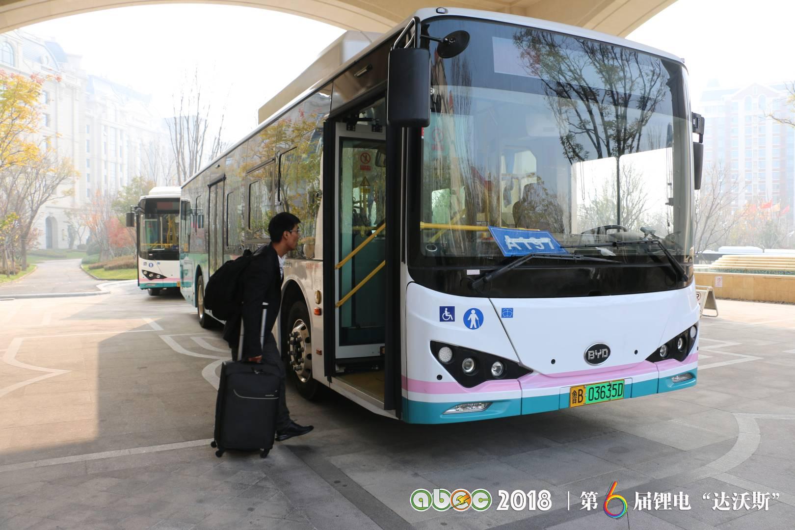 比亞迪助力ABEC2018|鋰電“達(dá)沃斯”組委會(huì)圓滿完成接送嘉賓任務(wù) 比亞迪助力ABEC2018|鋰電“達(dá)沃斯”組委會(huì)圓滿完成接送嘉賓任務(wù)