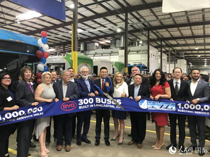 比亞迪美國工廠第300輛電動巴士下線