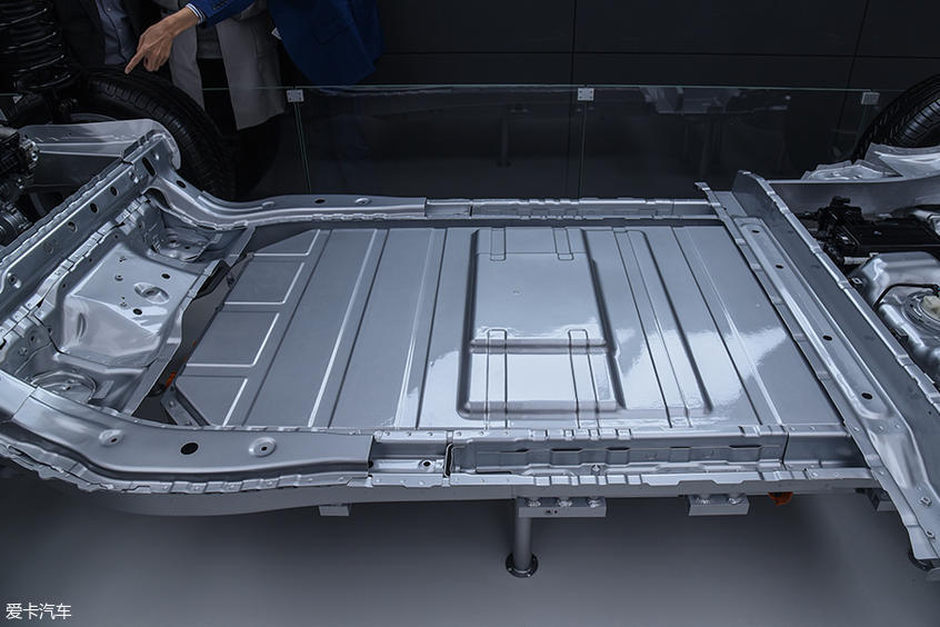 理想ONE正式開(kāi)啟預(yù)定 售價(jià)32.80萬(wàn)元