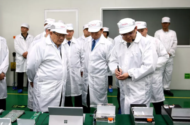 萬鋼副主席一行參觀蜂巢能源中心 萬鋼副主席一行參觀蜂巢能源中心