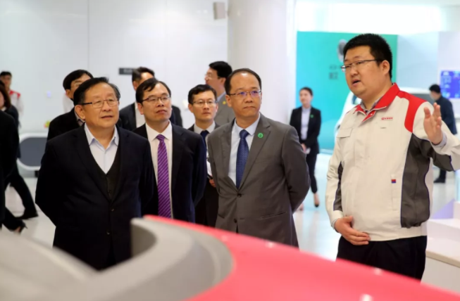 萬鋼副主席一行參觀長城汽車5G智能駕駛展示區 萬鋼副主席一行參觀長城汽車5G智能駕駛展示區