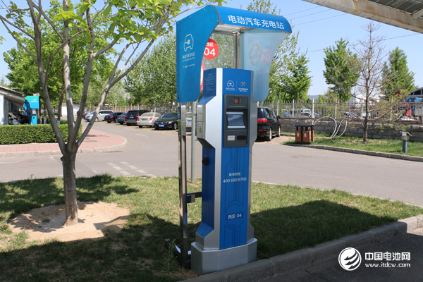 續航及充電能力阻礙新能源車發展 充電OR換電誰主未來？