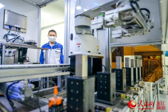 超威集團(tuán)牽手美國(guó)通用電氣 國(guó)內(nèi)首支鈉鹽電池即將走出國(guó)門