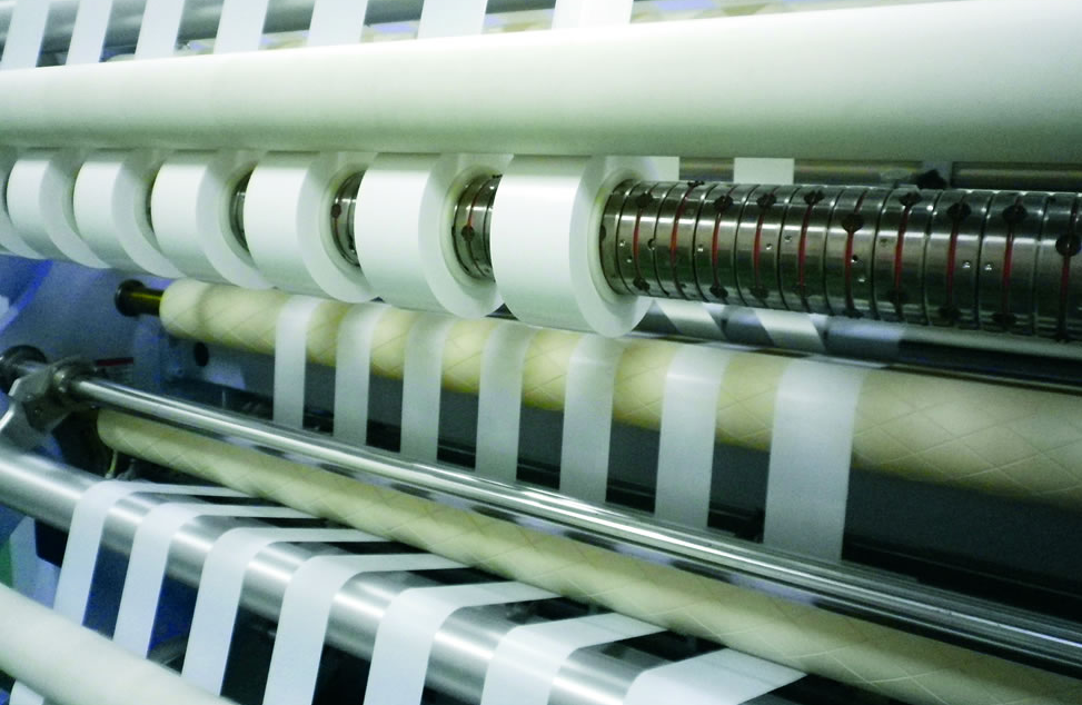 中材科技上半年凈利6.52億 年底鋰電池隔膜產能將達9.6億㎡