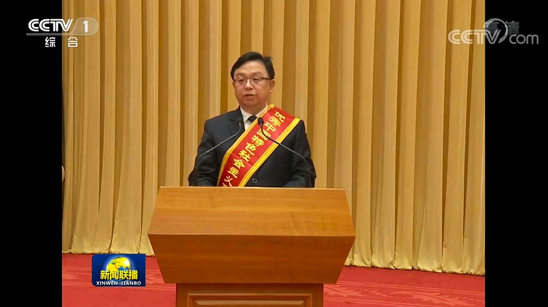 推動高質量發展 比亞迪王傳福獲頒非公經濟優秀建設者 推動高質量發展 比亞迪王傳福獲頒非公經濟優秀建設者