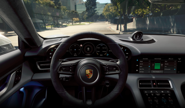 純電動跑車Taycan的中控屏