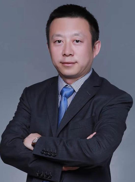 李黔，現(xiàn)任比亞迪股份有限公司董事會(huì)秘書及投資處總經(jīng)理