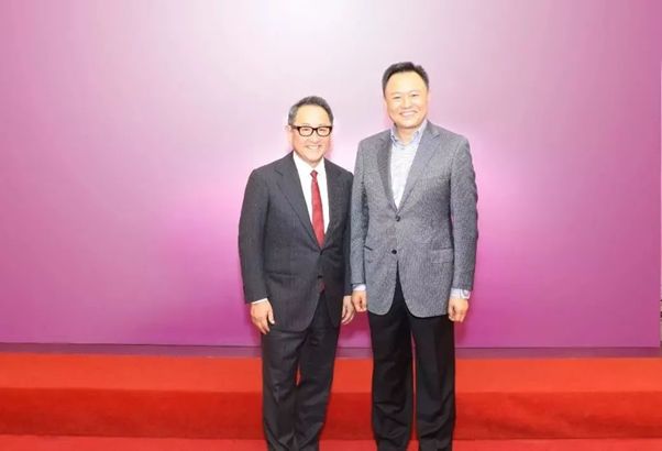 豐田社長(zhǎng)豐田章男與一汽集團(tuán)董事長(zhǎng)、黨委書(shū)記徐留平