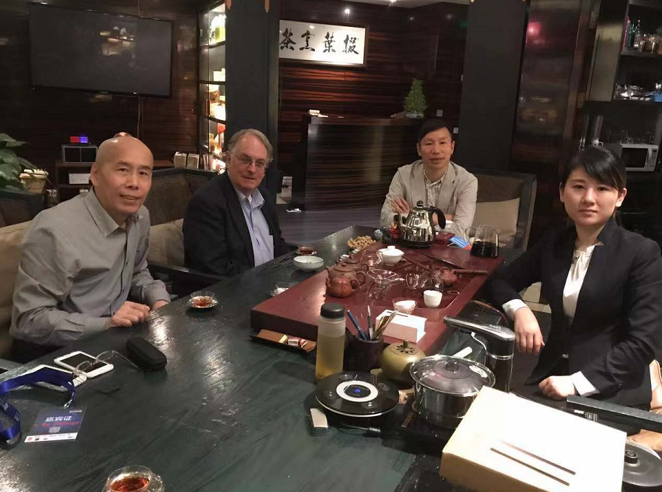 2019年諾貝爾化學(xué)獎獲得者:Stanley Whittingham(左二) 2019年諾貝爾化學(xué)獎獲得者:Stanley Whittingham(左二)