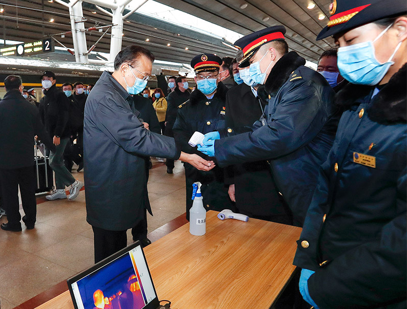 李克強(qiáng)赴北京西站考察有序錯(cuò)峰返程和新冠肺炎疫情防控工作 圖片來(lái)源：中國(guó)政府網(wǎng)