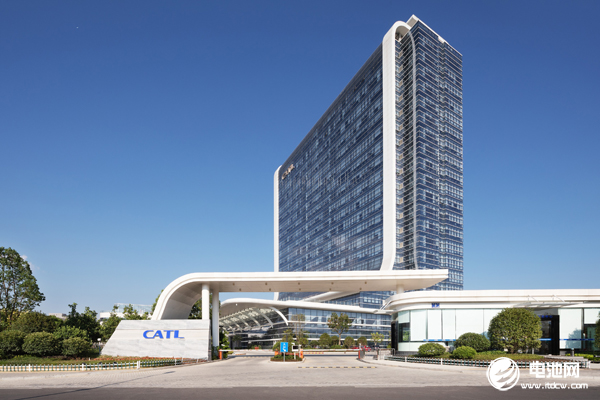 當(dāng)磷酸鐵鋰搭上特斯拉這輛“快車” 電池格局或生變？