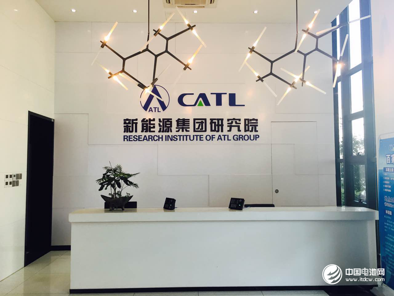 ＂不會(huì)造三元鋰電池＂的寧德時(shí)代研發(fā)出零衰減電池