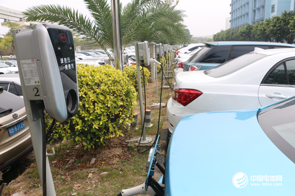 各地政府八大舉措促汽車消費 深圳新追加1萬個特定插電混動車指標 各地政府八大舉措促汽車消費 深圳新追加1萬個特定插電混動車指標