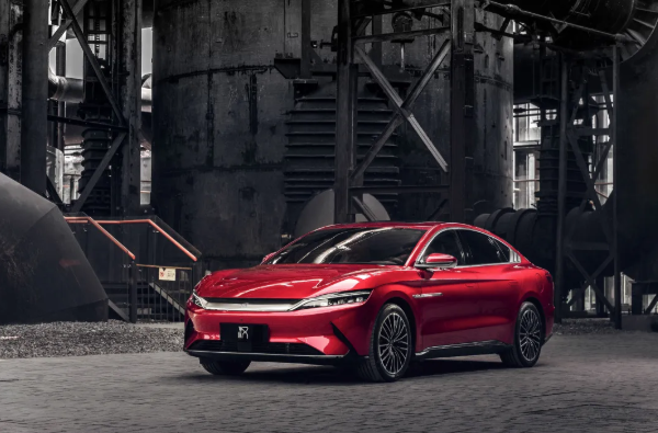 比亞迪首款搭載刀片電池漢EV歐洲首秀 預(yù)估價格約34.6萬-42.3萬