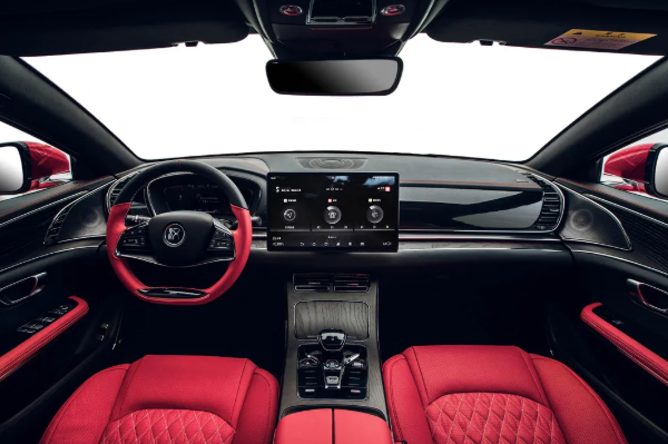 比亞迪首款搭載刀片電池漢EV歐洲首秀 預(yù)估價格約34.6萬-42.3萬