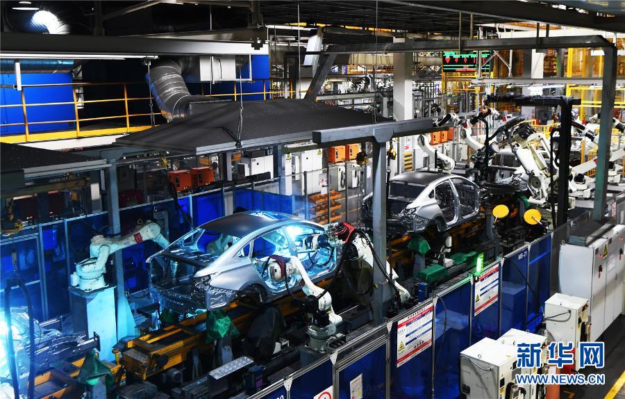 圖為長(zhǎng)安汽車兩江工廠焊接車間。新華社記者 王全超 攝