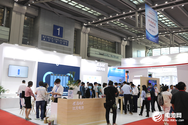 4680大圓柱風(fēng)起 比克電池預(yù)計年內(nèi)實現(xiàn)批量下線 4680大圓柱風(fēng)起 比克電池預(yù)計年內(nèi)實現(xiàn)批量下線