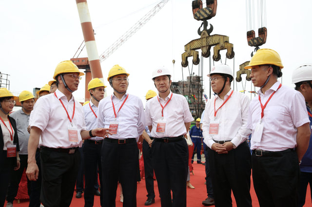 首艘國(guó)產(chǎn)內(nèi)河純電池動(dòng)力集裝箱船正式下水