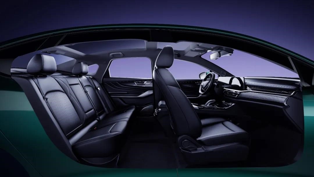 全球先鋒智電轎跑——“歐版”羿