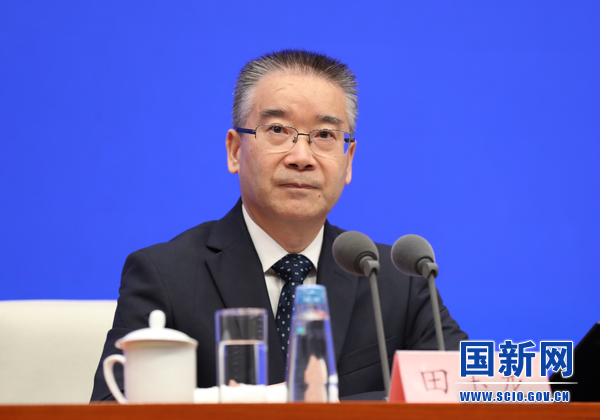 工業和信息化部黨組成員、總工程師、新聞發言人田玉龍 工業和信息化部黨組成員、總工程師、新聞發言人田玉龍