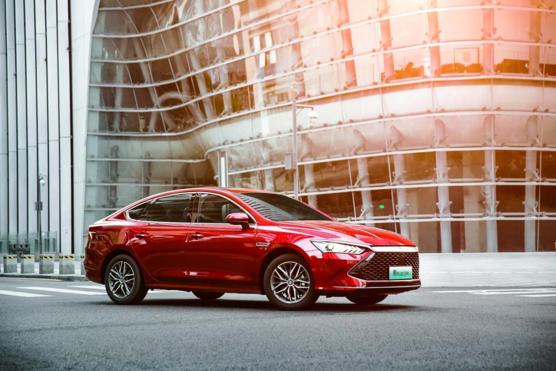 新能源車企銷量大增卻業績普虧，“打工人”如何自救？