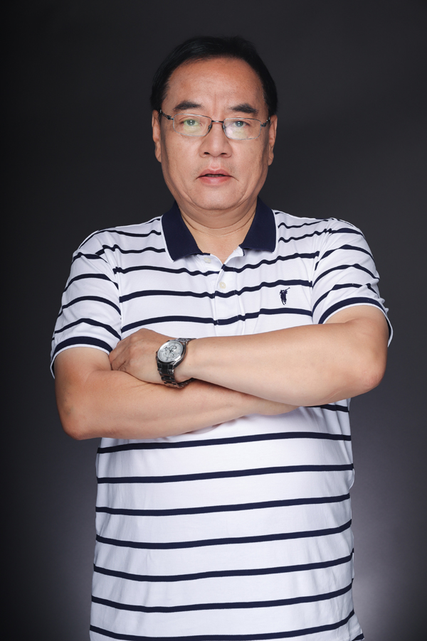 北京大學(xué)/中關(guān)村新型電池技術(shù)創(chuàng)新聯(lián)盟 教授/理事長 其魯 北京大學(xué)/中關(guān)村新型電池技術(shù)創(chuàng)新聯(lián)盟 教授/理事長 其魯