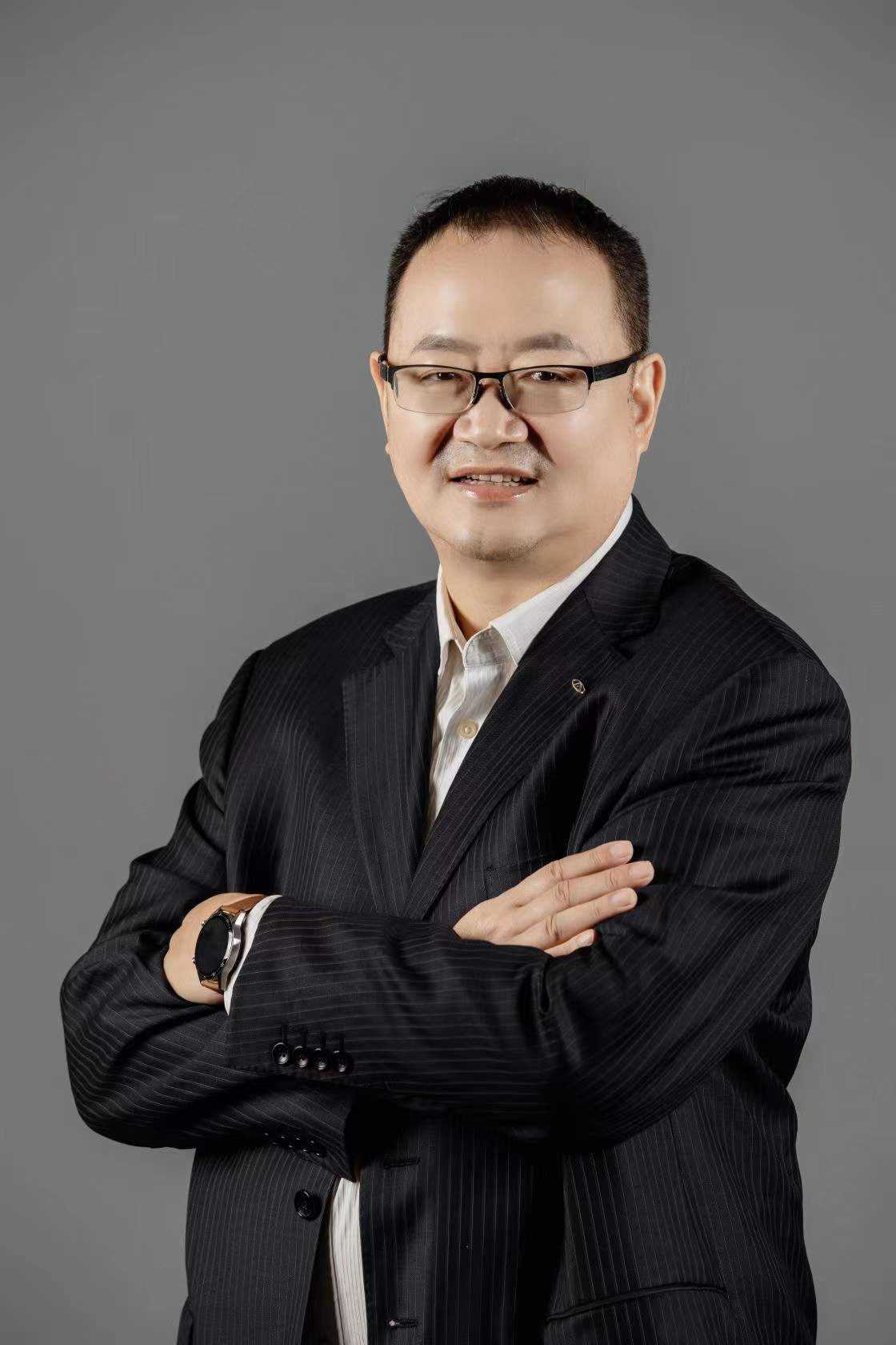 安徽安瓦新能源科技有限公司 總經(jīng)理 高立新 安徽安瓦新能源科技有限公司 總經(jīng)理 高立新