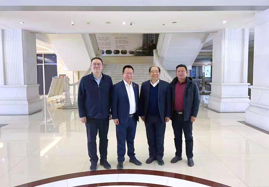 法恩萊特董事長石俊峰（左二）與多氟多董事長李世江（左三）