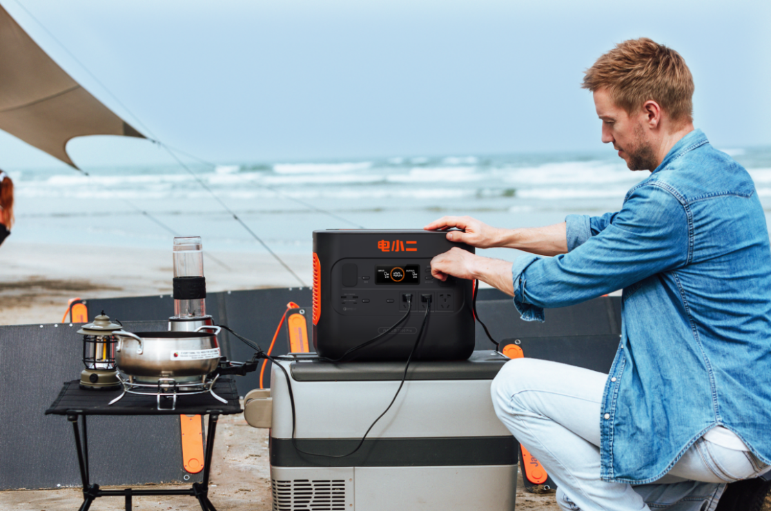 太陽(yáng)能快充最快2.5小時(shí)充滿 電小二光充戶外電源2000Pro發(fā)布