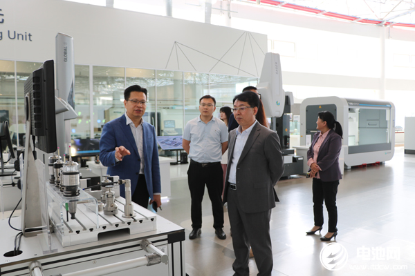 中關(guān)村新型電池技術(shù)創(chuàng)新聯(lián)盟秘書長于清教一行參觀考察海克斯康制造智能