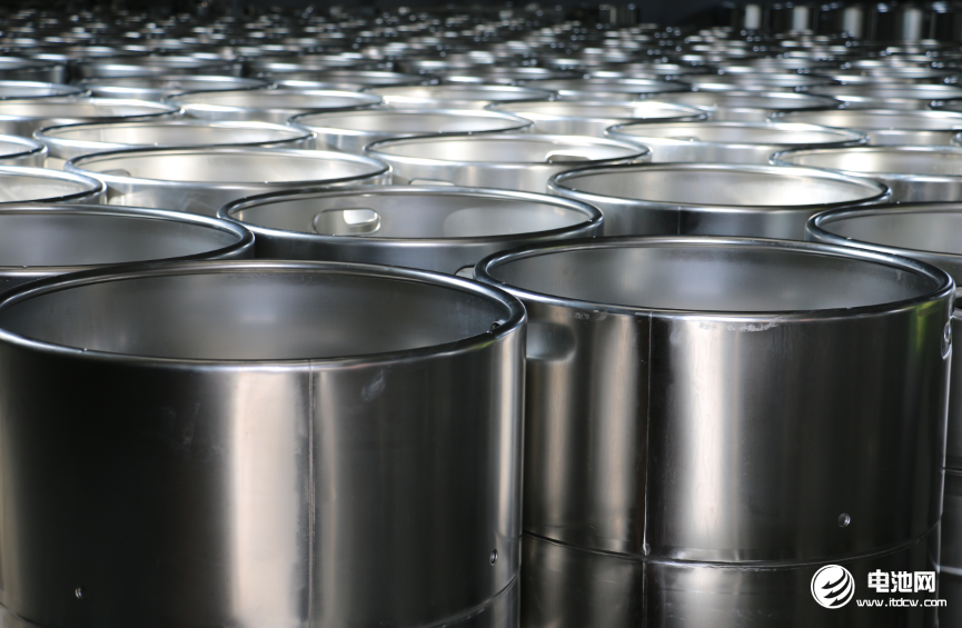 動力電池備采減量 電解液11月起產量下滑