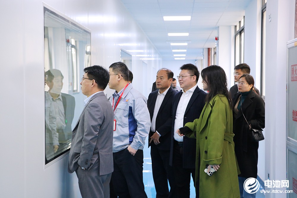 中國電池新能源產(chǎn)業(yè)鏈調(diào)研團一行參觀考察頂皓新能源 中國電池新能源產(chǎn)業(yè)鏈調(diào)研團一行參觀考察頂皓新能源