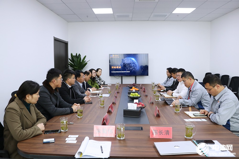 中國電池新能源產(chǎn)業(yè)鏈調(diào)研團一行參觀考察頂皓新能源 中國電池新能源產(chǎn)業(yè)鏈調(diào)研團一行參觀考察頂皓新能源