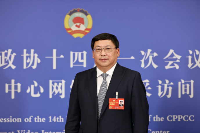 全國政協委員,中國誠通控股集團有限公司黨委書記、董事長朱碧新 全國政協委員,中國誠通控股集團有限公司黨委書記、董事長朱碧新