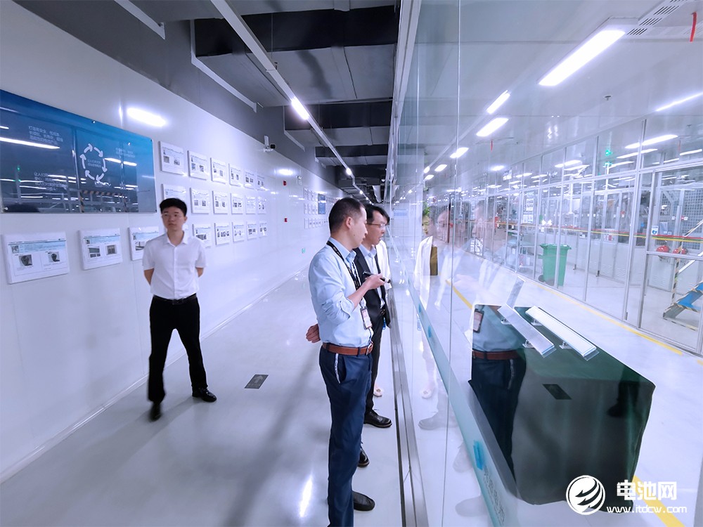 中關(guān)村新型電池技術(shù)創(chuàng)新聯(lián)盟秘書長于清教一行參觀考察長沙弗迪電池有限公司