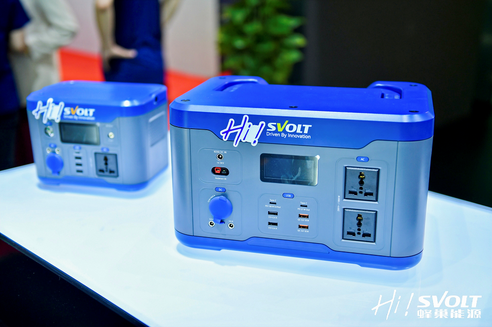 蜂巢能源上海車展首發(fā)坦克聯(lián)名款便攜式儲(chǔ)能電源 蜂巢能源上海車展首發(fā)坦克聯(lián)名款便攜式儲(chǔ)能電源