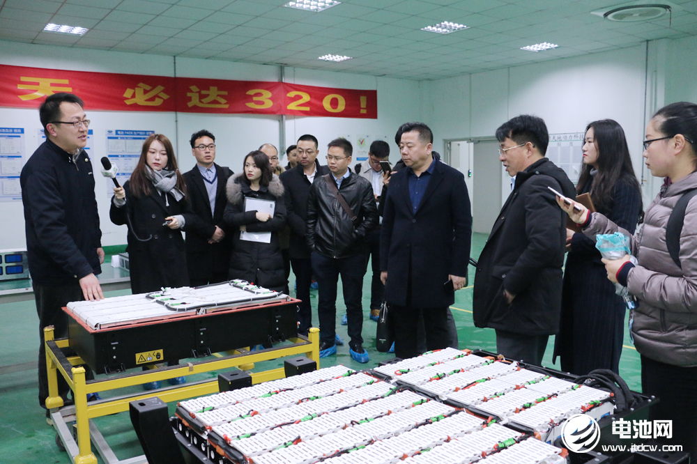 中國鋰電新能源產業鏈調研團一行參觀南京金龍 中國鋰電新能源產業鏈調研團一行參觀南京金龍