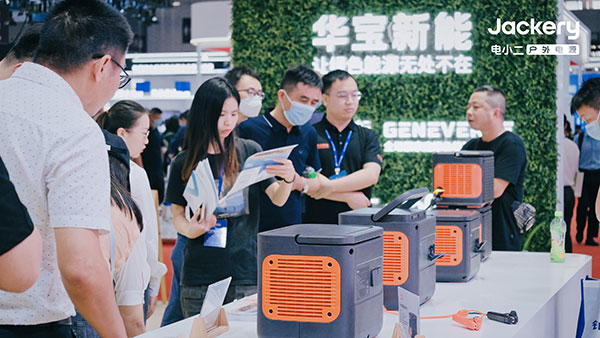 華寶新能攜旗下兩大品牌亮相CIBF 2023 升維“戶外+居家”綠色生活新藍(lán)圖 華寶新能攜旗下兩大品牌亮相CIBF 2023 升維“戶外+居家”綠色生活新藍(lán)圖